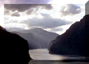 Luci-sul-fiordo.jpg (43043 byte)